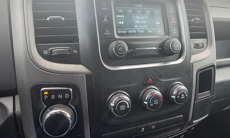 2017 Ram 1500 4X4 V6...