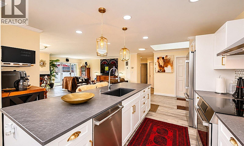 3601 Arbutus Dr N Co...