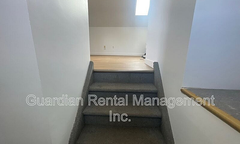 Bachelor Unit - 245 ...