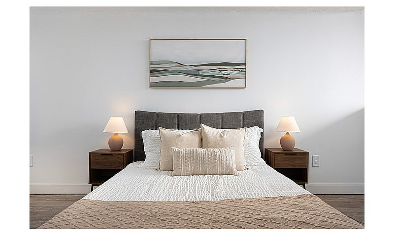 2 Large Bedroom Apar...