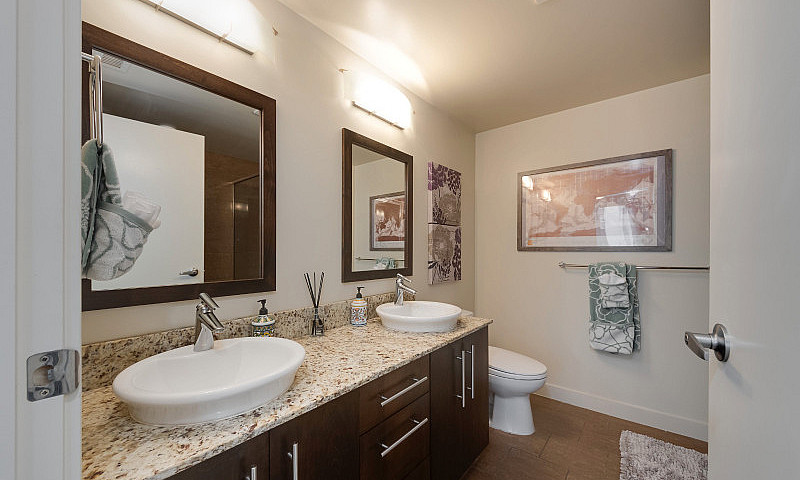 Stunning Corner Unit...