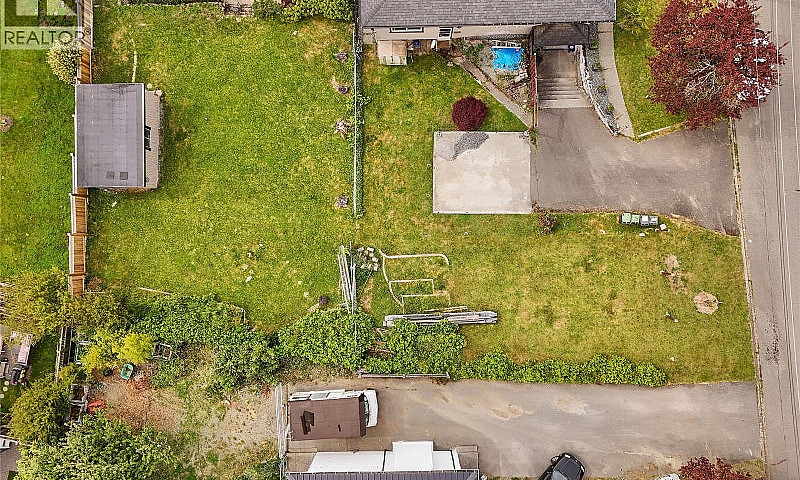 1079 Gosper Cres Esq...