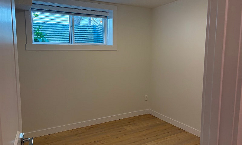 Beautiful 1Bed, + De...