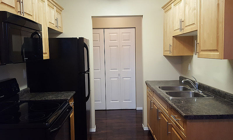 601 Mclean Ave- 2 Be...