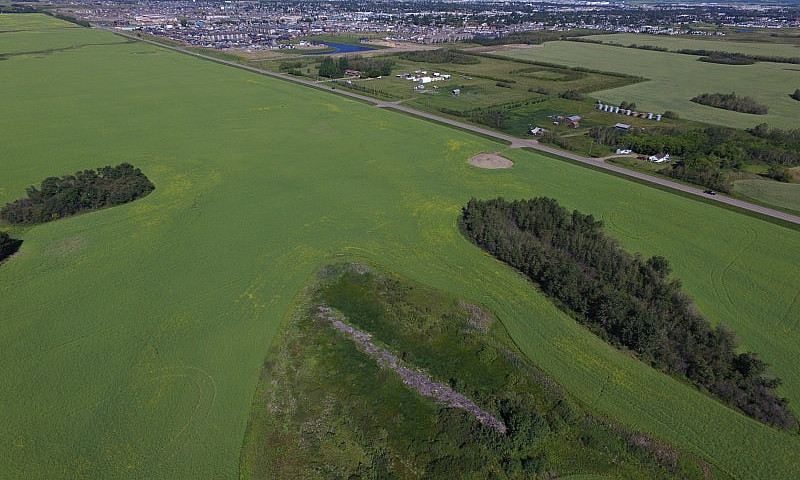 Lloydminster, 300 Ac...