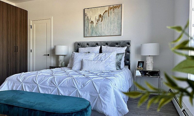 2 Beds 2 Baths Apart...
