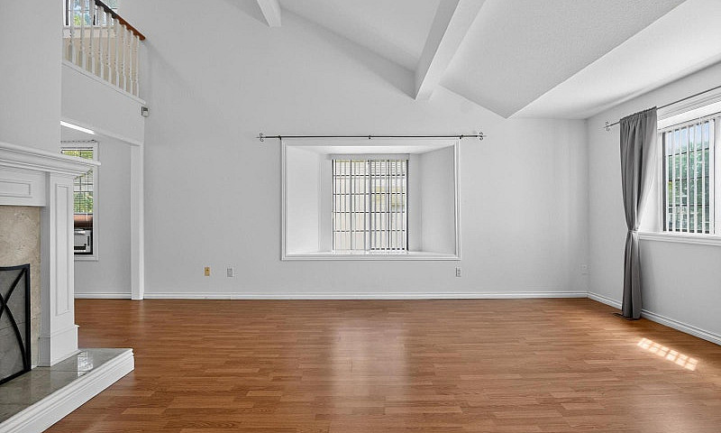 16327 Northglen Clos...