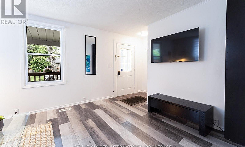 326 Smith Street Cen...