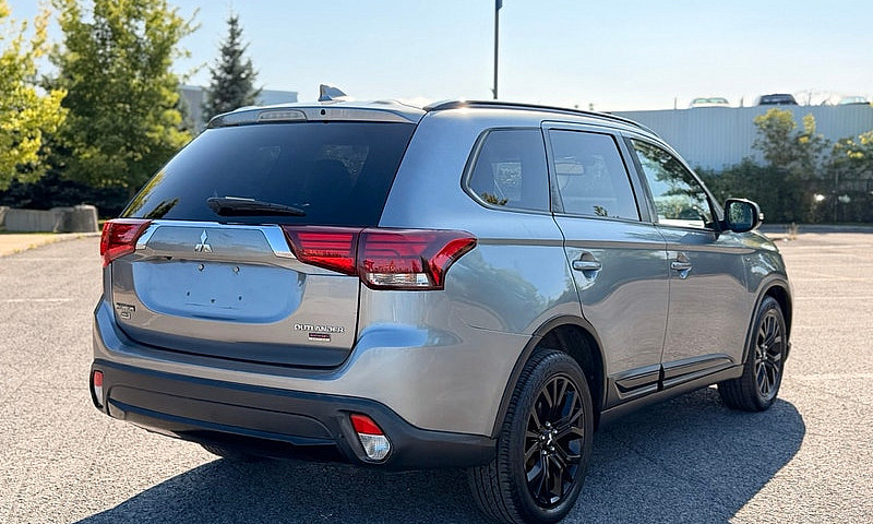 2018 Mitsubishi Outl...