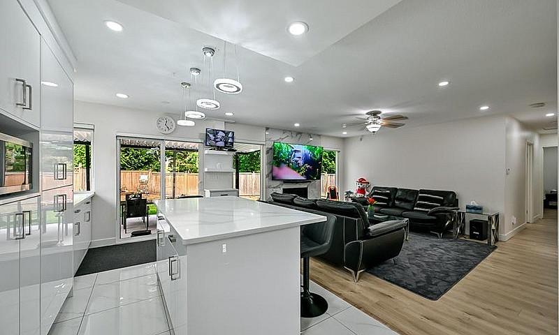 12925 65 Avenue Surr...