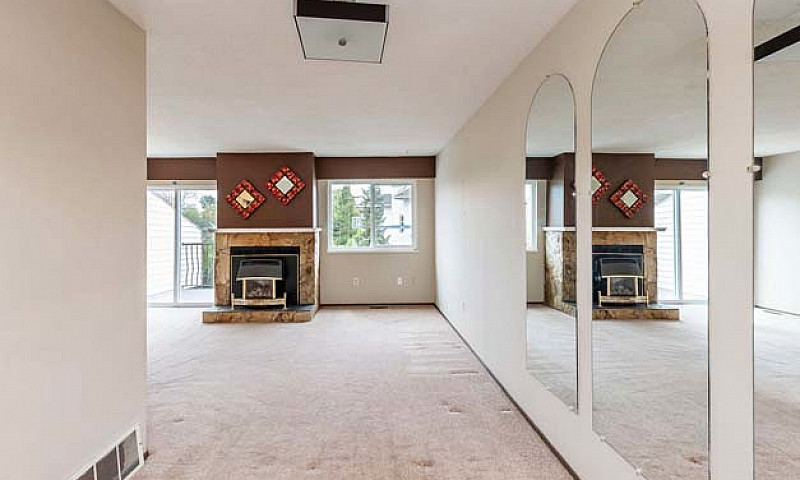 Spacious And Well Lo...