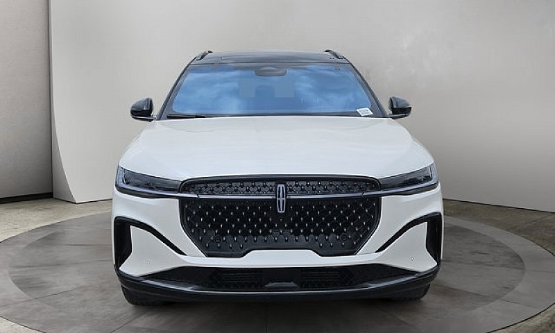 2024 Lincoln Nautilu...