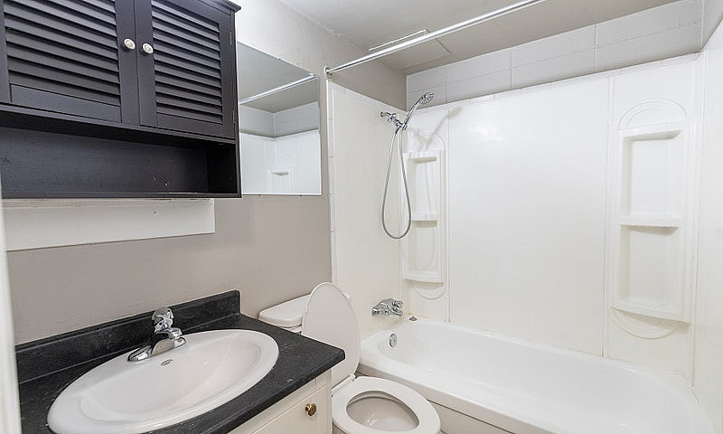 Tuxedo Park Apartmen...