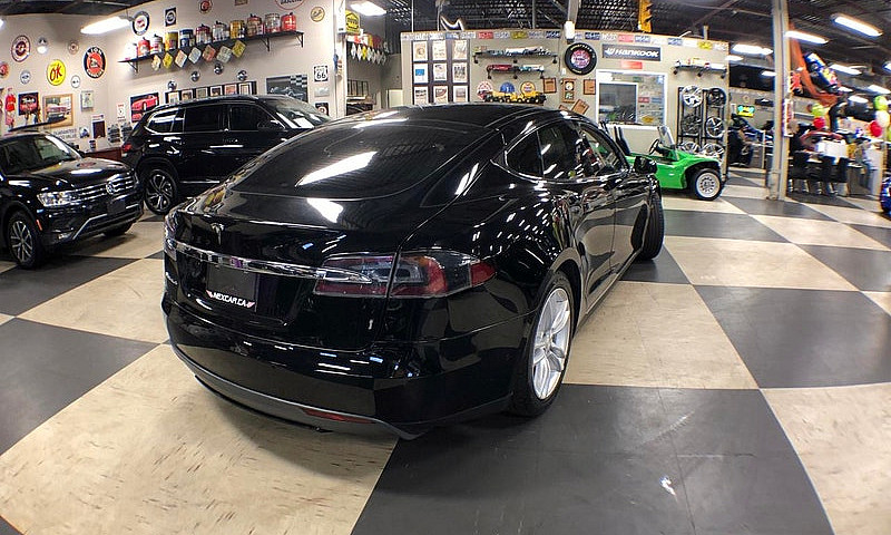 2016 Tesla Model S A...