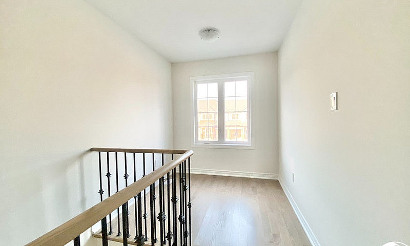 3 Bed 3 Bath - Detac...