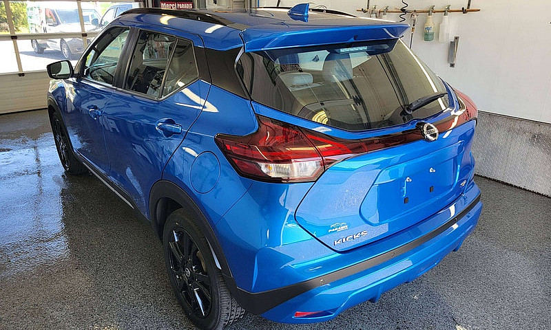 2021 Nissan Kicks Sr...