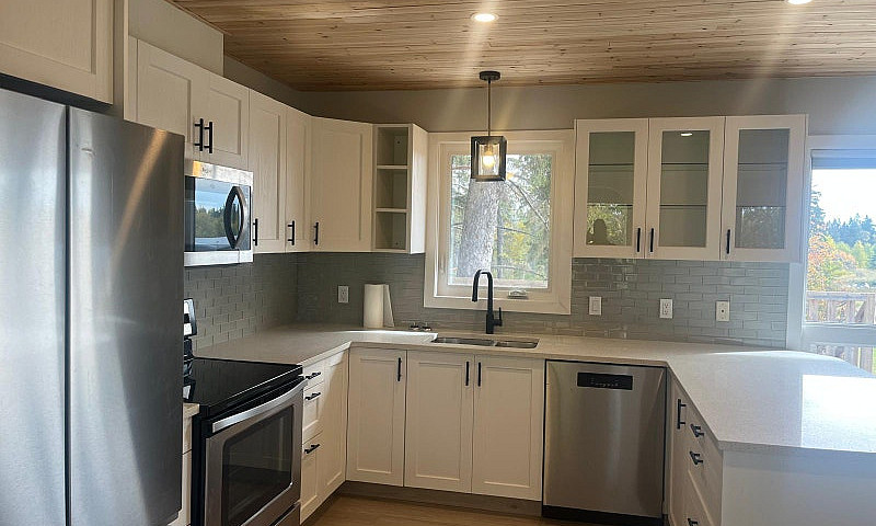 Beautiful 4-Bed 3 Ba...
