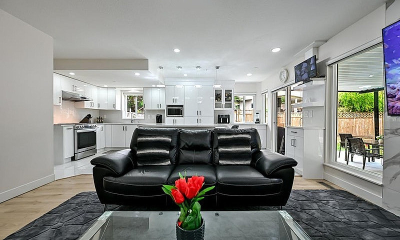 12925 65 Avenue Surr...