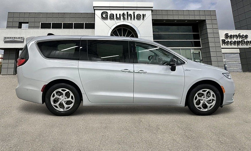 2024 Chrysler Pacifi...