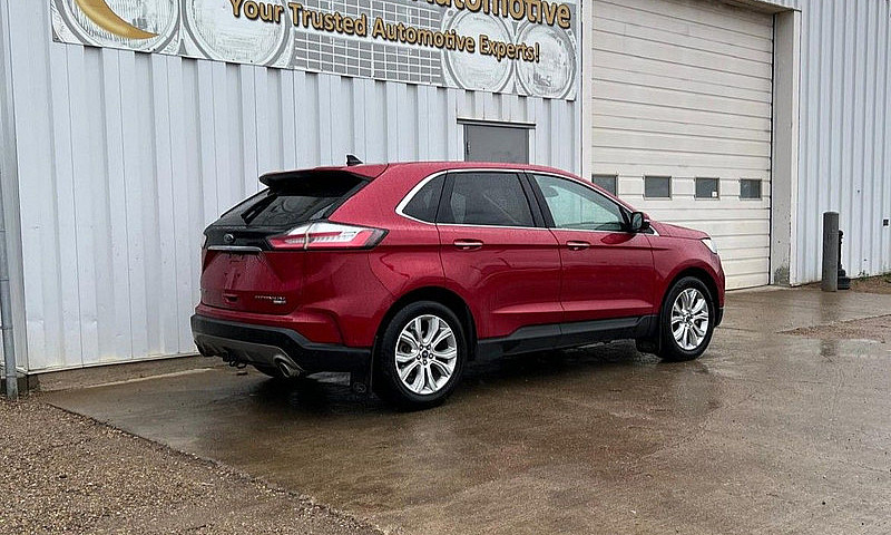 2020 Ford Edge Titan...
