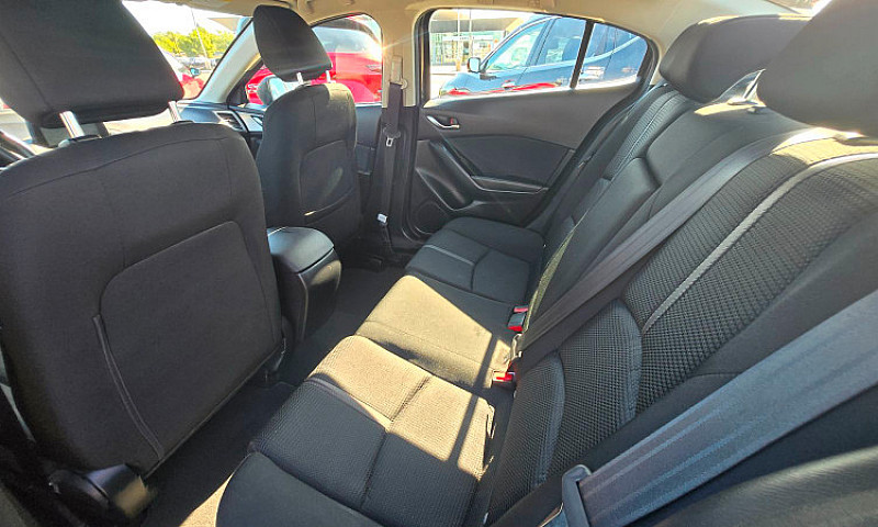 2018 Mazda Mazda3...
