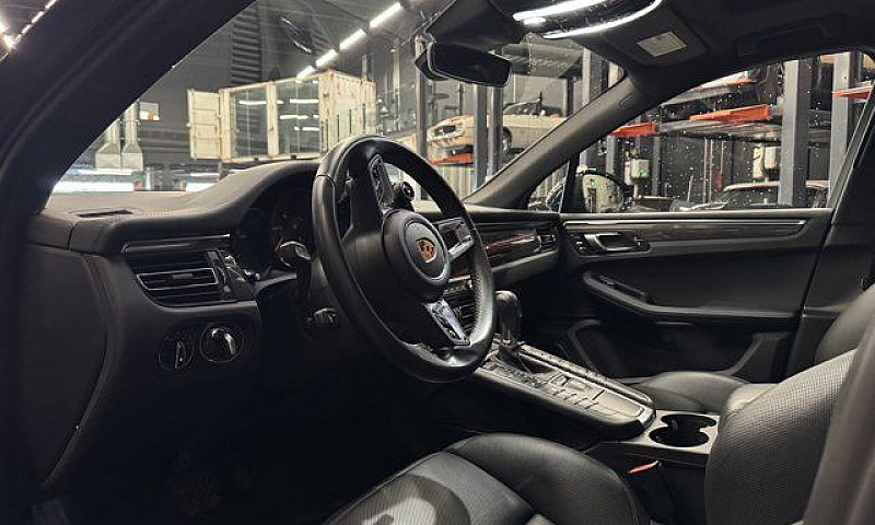 2021 Porsche Macan G...