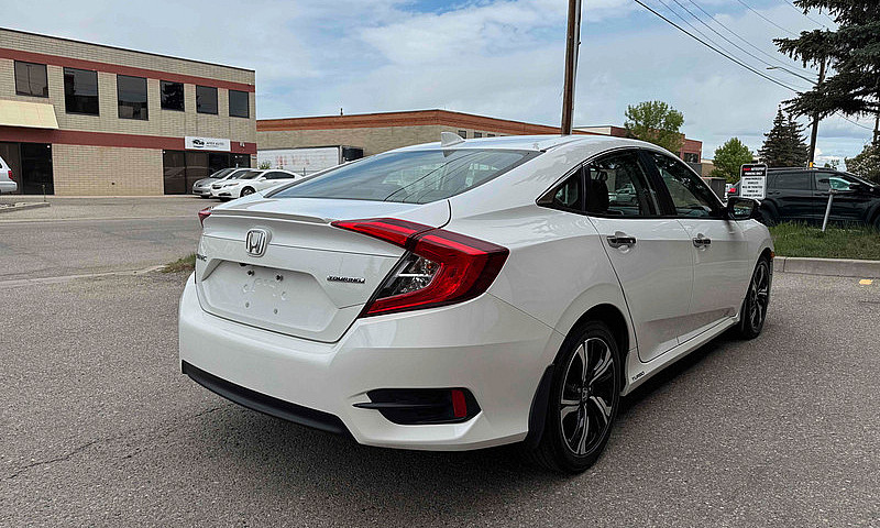 2018 Honda Civic Tou...