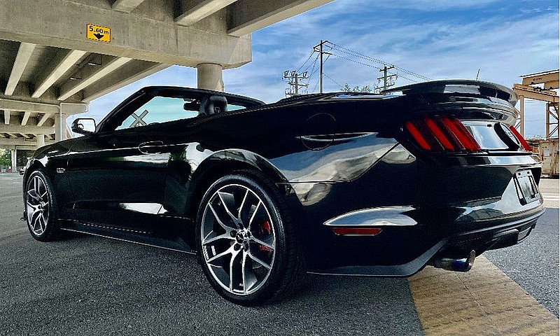 2016 Ford Mustang 5....