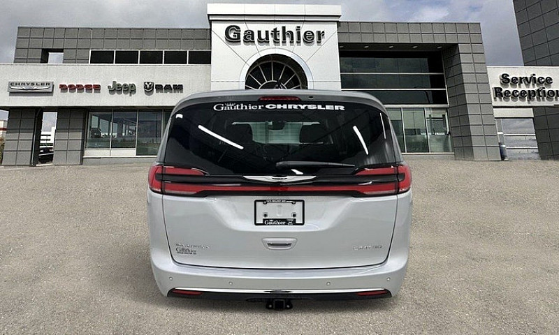 2024 Chrysler Pacifi...
