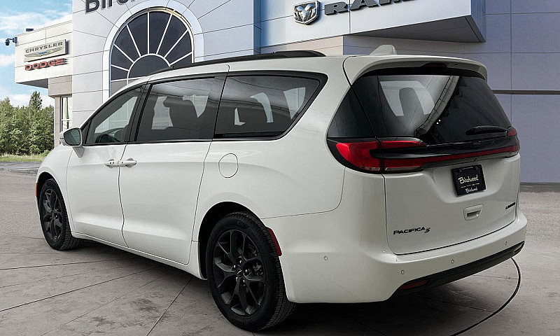 2022 Chrysler Pacifi...