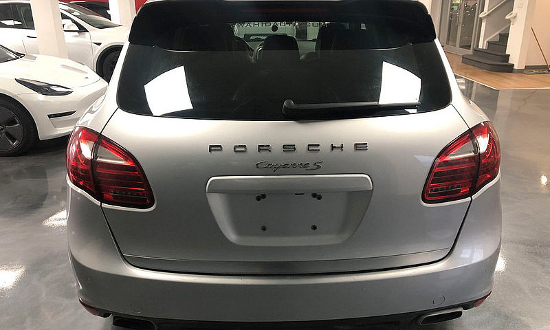 2011 Porsche Cayenne...