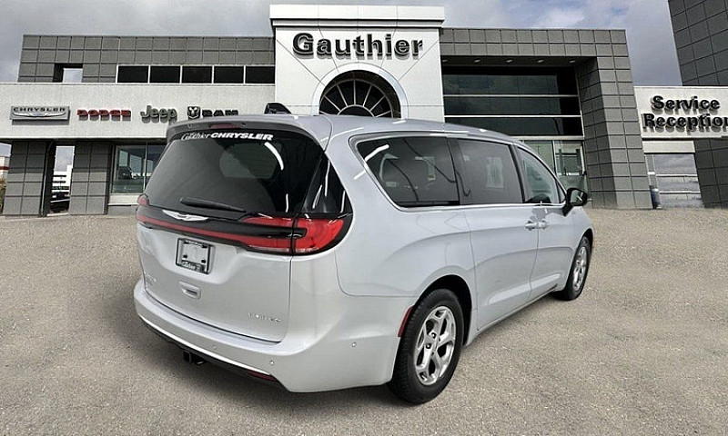 2024 Chrysler Pacifi...