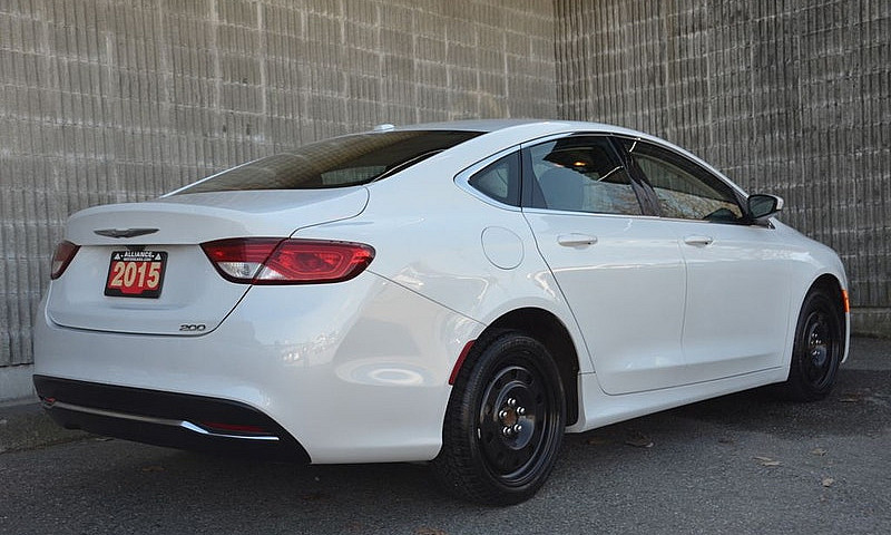 2015 Chrysler 200 Li...