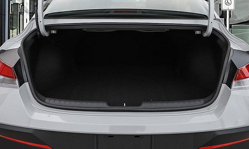 2025 Hyundai Elantra...