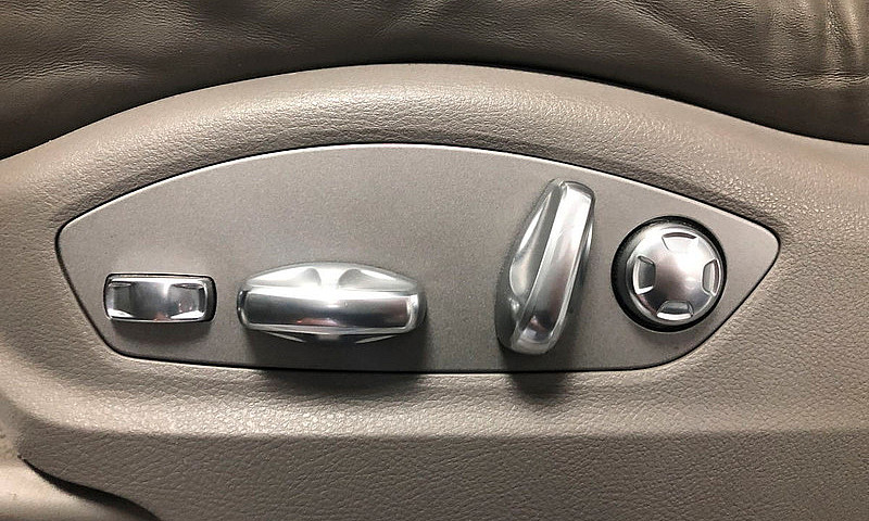 2011 Porsche Cayenne...