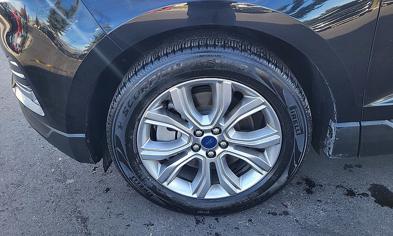 2023 Ford Edge Titan...
