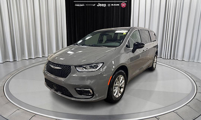 2025 Chrysler Pacifi...