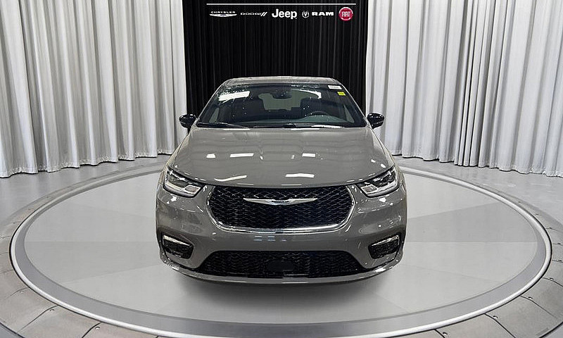 2025 Chrysler Pacifi...