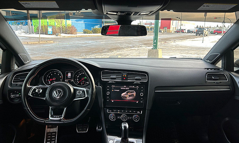 2021 Volkswagen Golf...