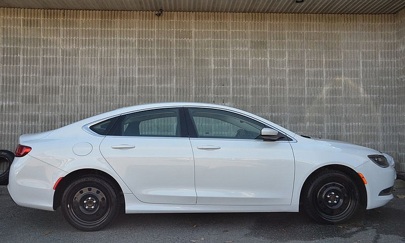 2015 Chrysler 200 Li...