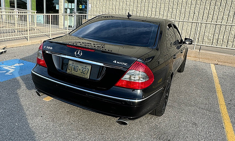 2009 Mercedes-Benz E...