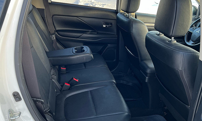 2014 Mitsubishi Outl...