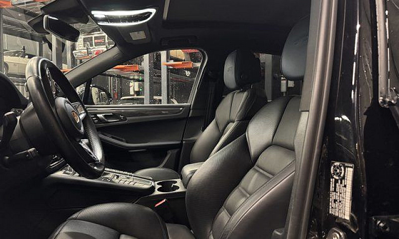 2021 Porsche Macan G...