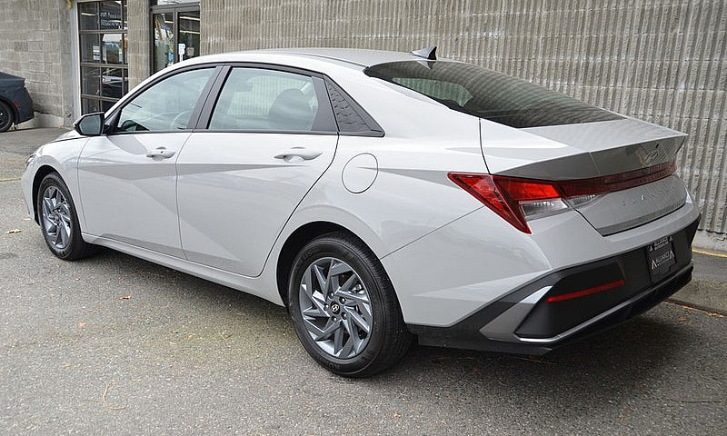 2025 Hyundai Elantra...