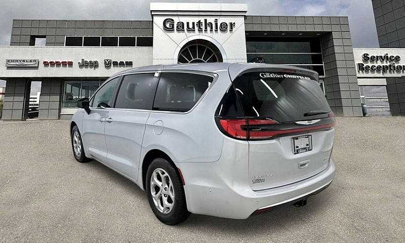 2024 Chrysler Pacifi...