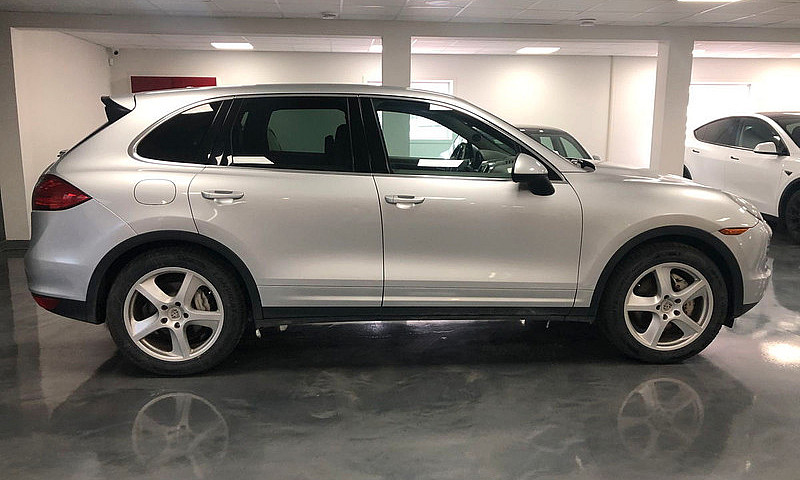 2011 Porsche Cayenne...