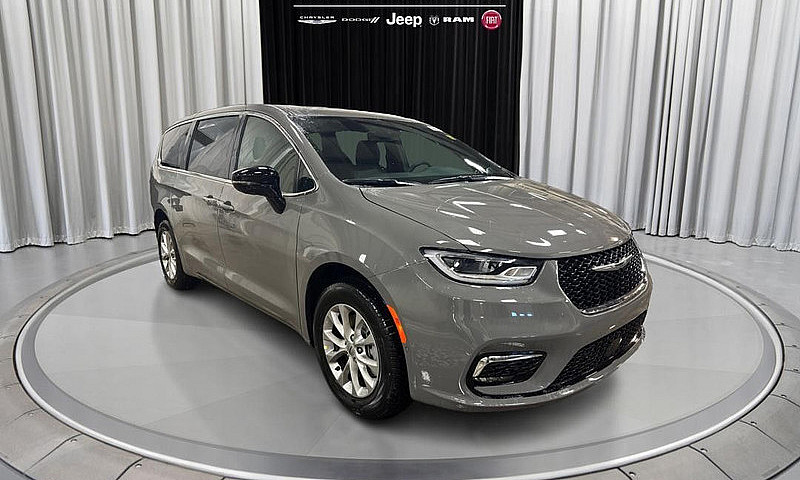 2025 Chrysler Pacifi...