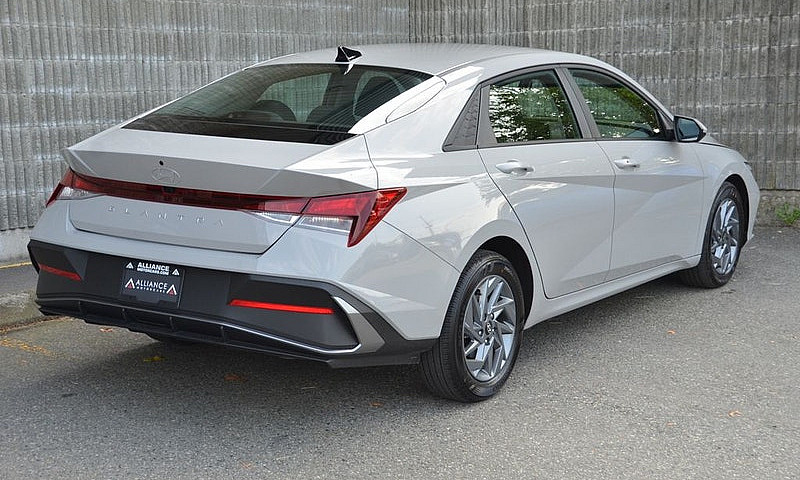 2025 Hyundai Elantra...