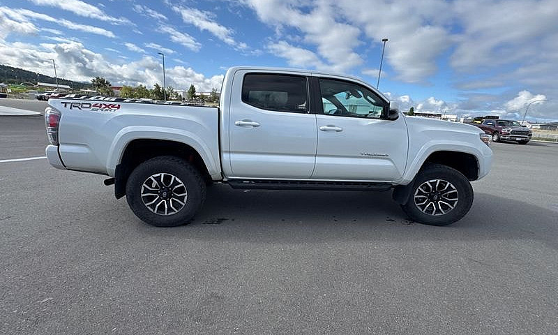 2021 Toyota Tacoma 4...