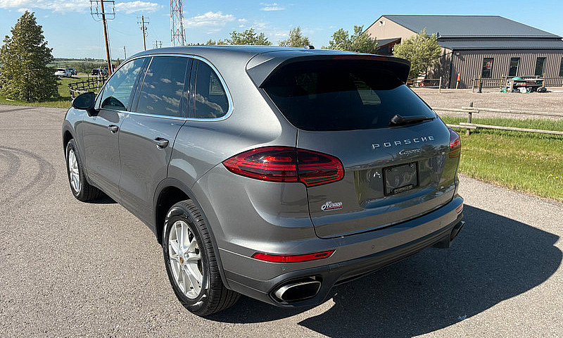 2018 Porsche Cayenne...